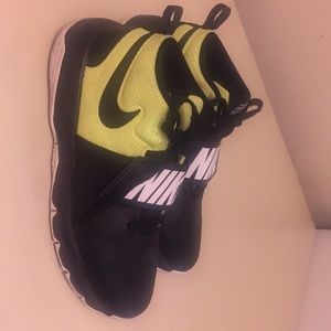 Nike sports shoe’s fairly new and clean